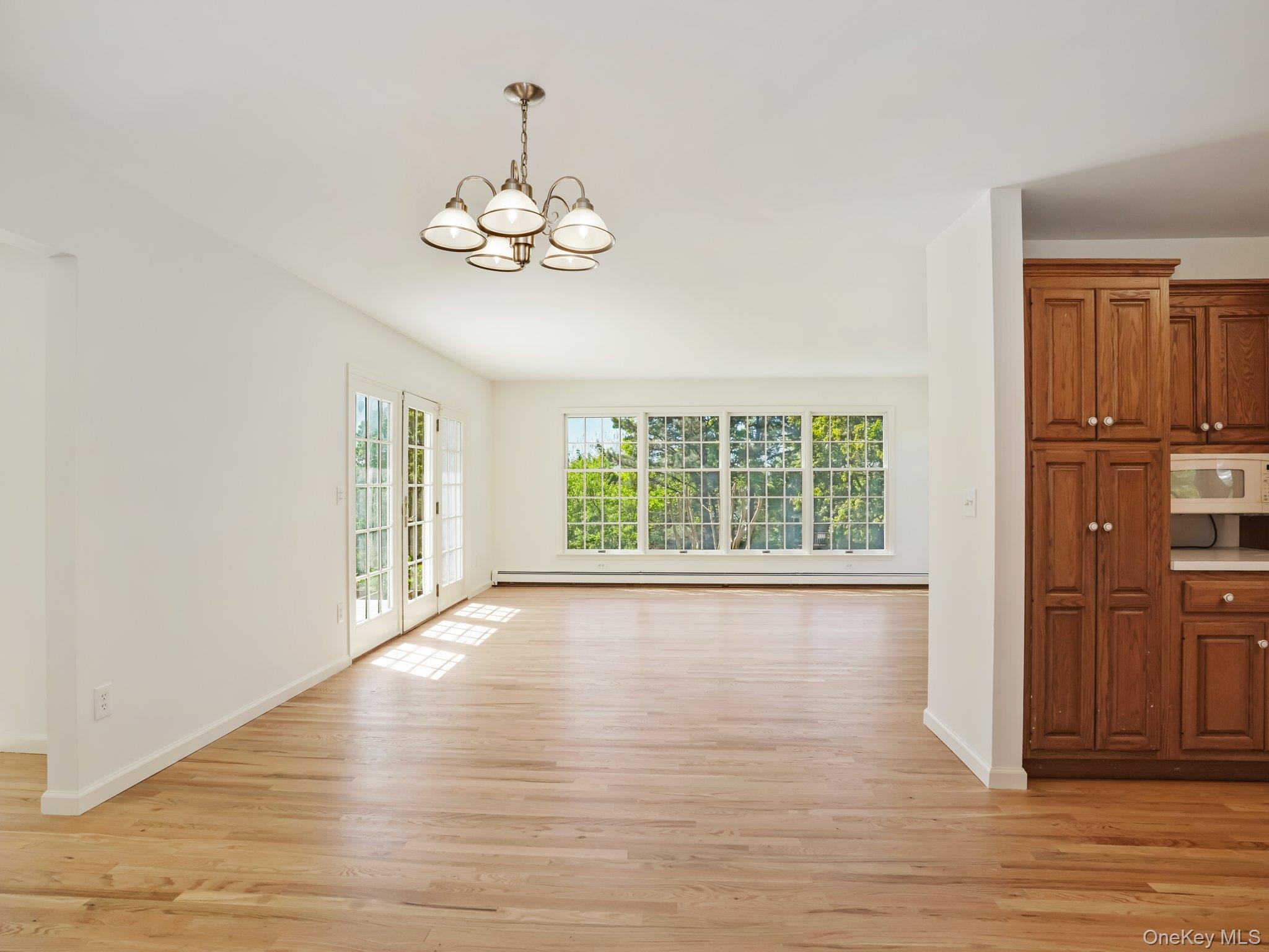 6 Huckleberry Lane E, Hampton Bays, NY 11946