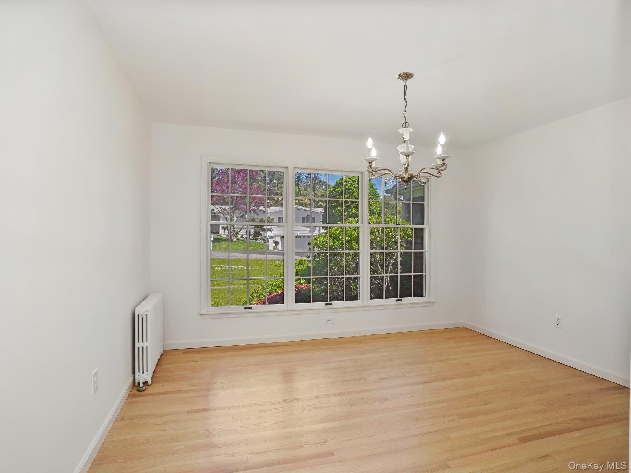 6 Huckleberry Lane E, Hampton Bays, NY 11946