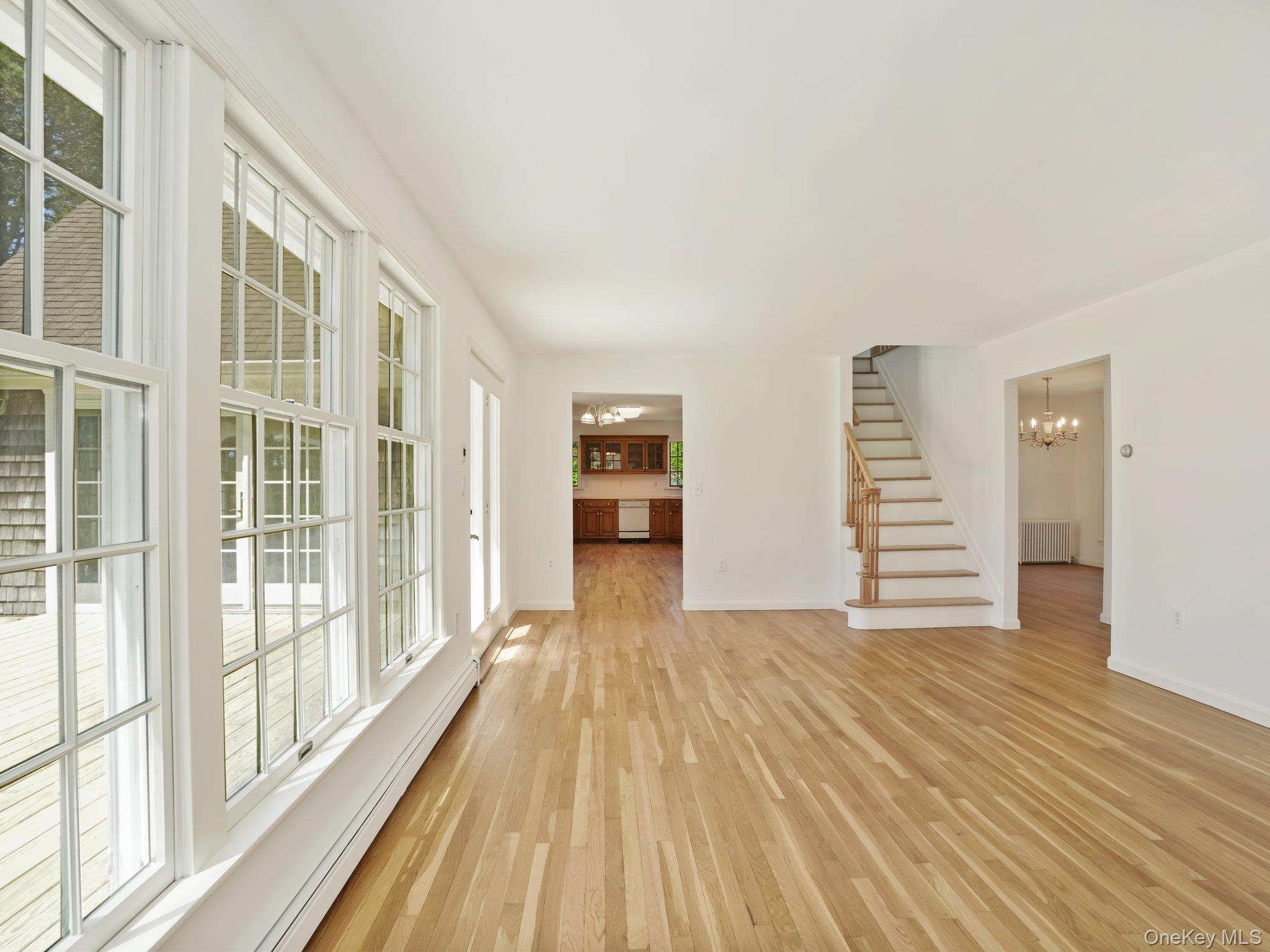 6 Huckleberry Lane E, Hampton Bays, NY 11946