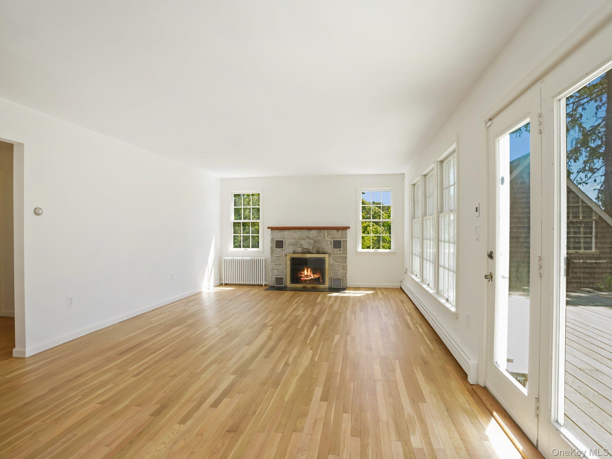 6 Huckleberry Lane E, Hampton Bays, NY 11946