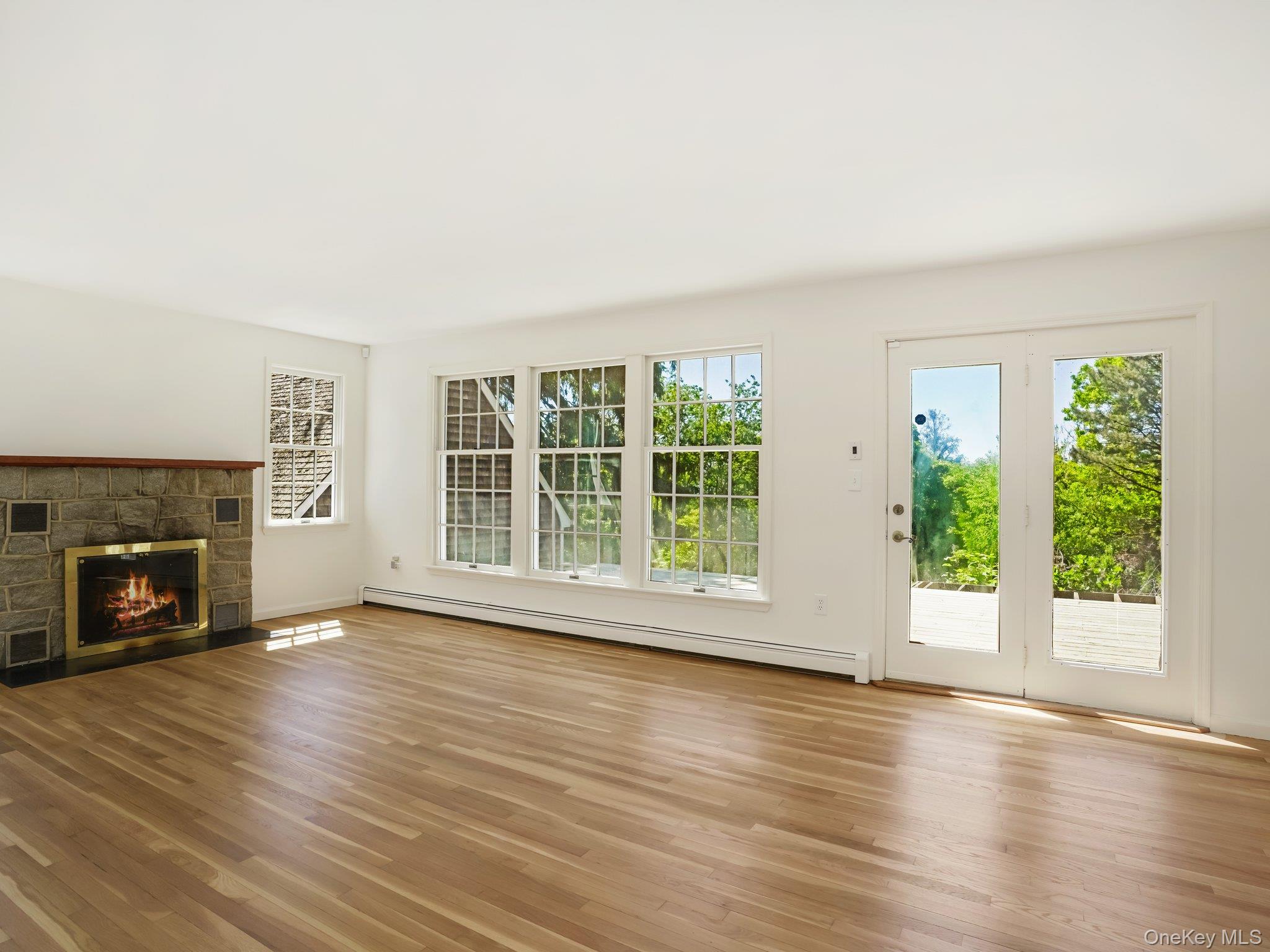 6 Huckleberry Lane E, Hampton Bays, NY 11946