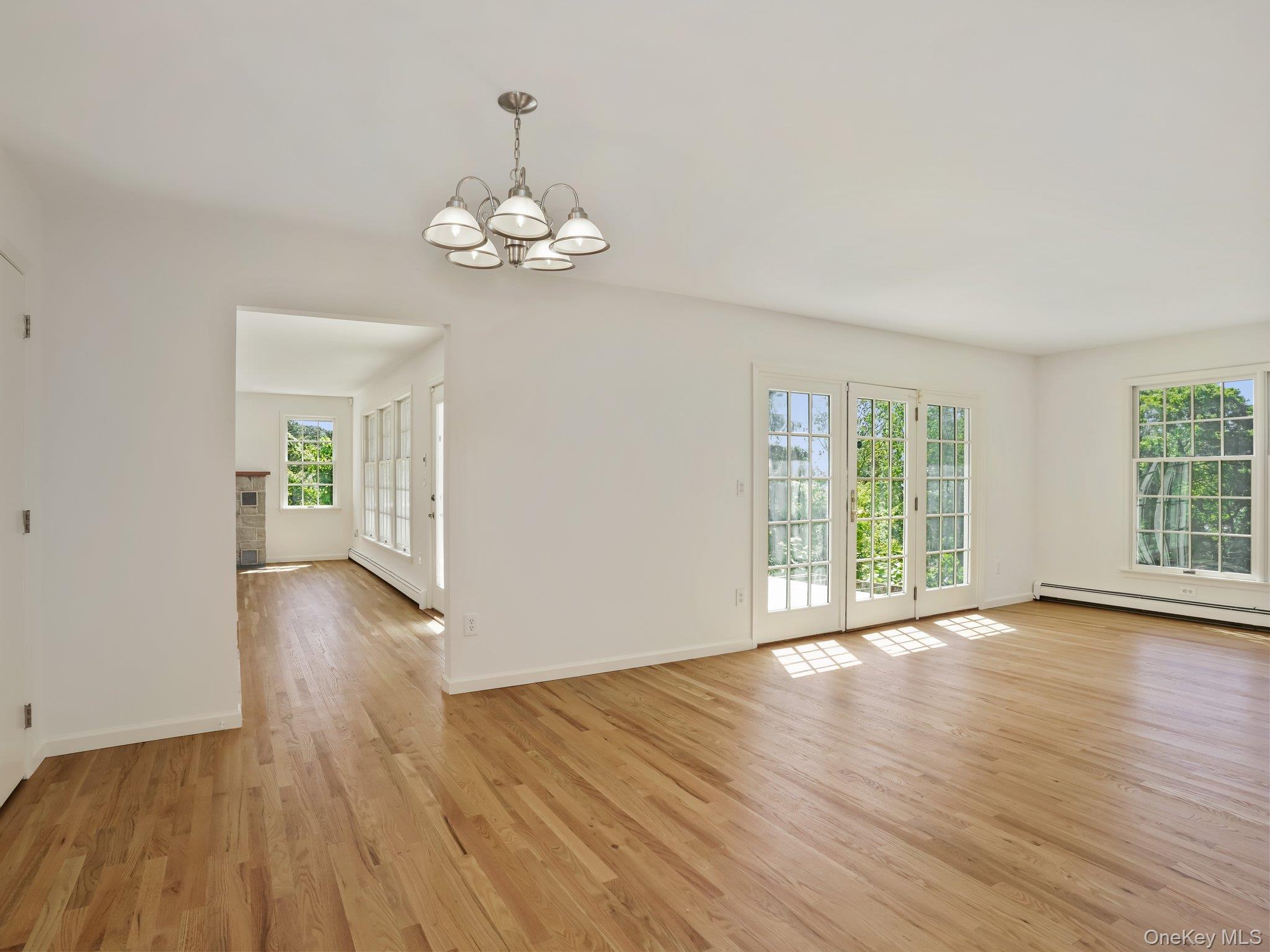 6 Huckleberry Lane E, Hampton Bays, NY 11946