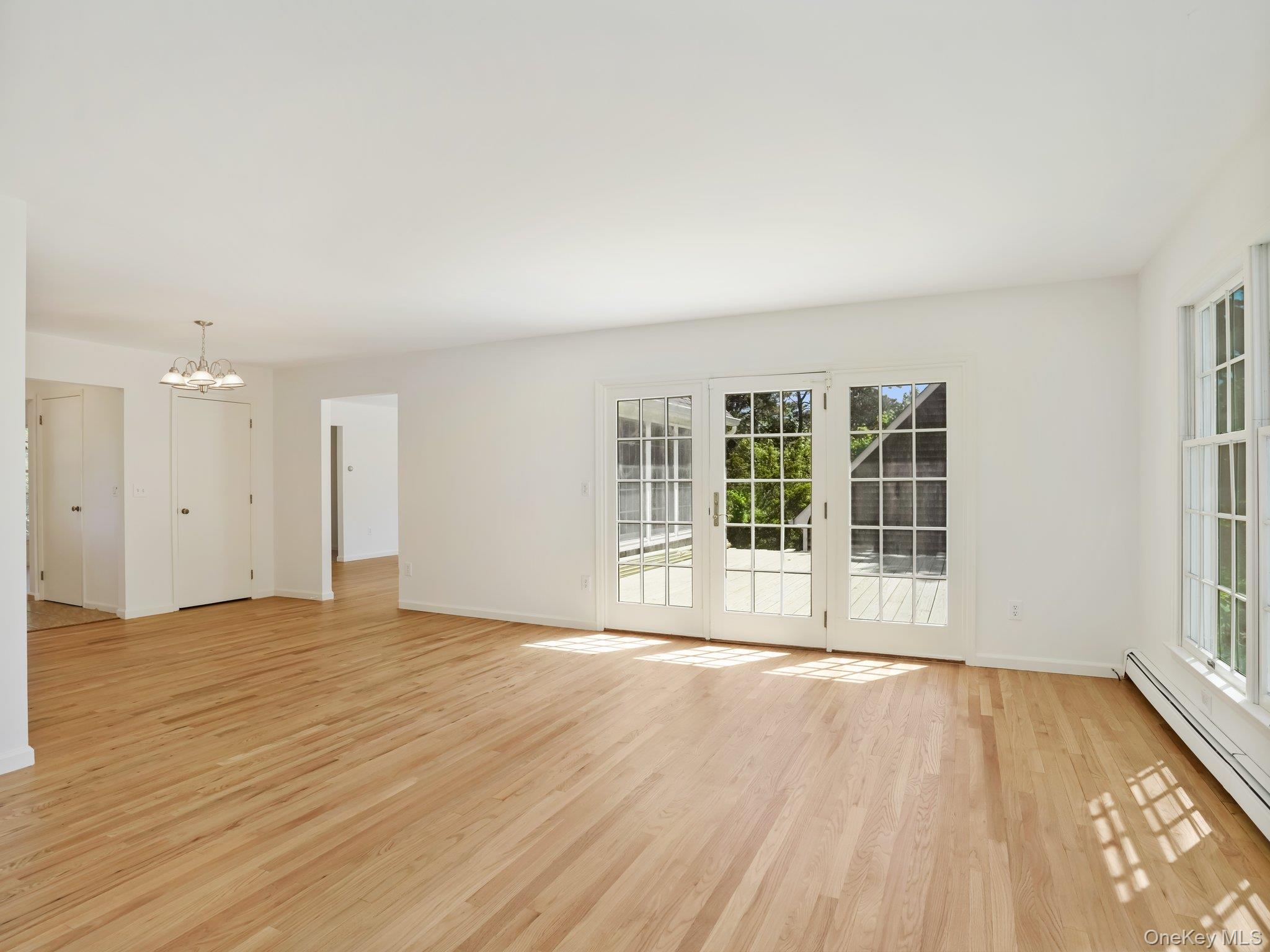 6 Huckleberry Lane E, Hampton Bays, NY 11946