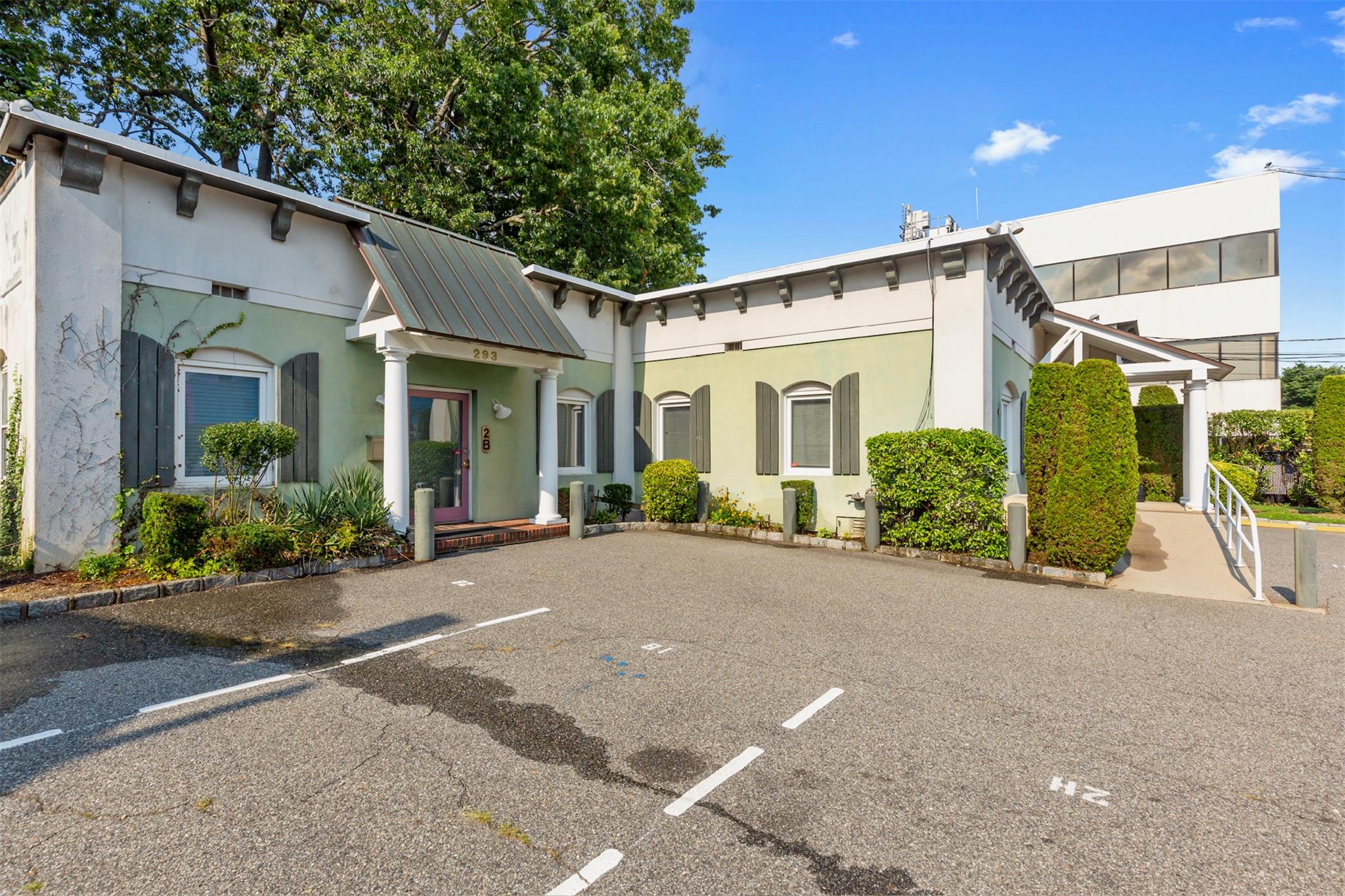293 Castle Avenue, Westbury, NY 11590