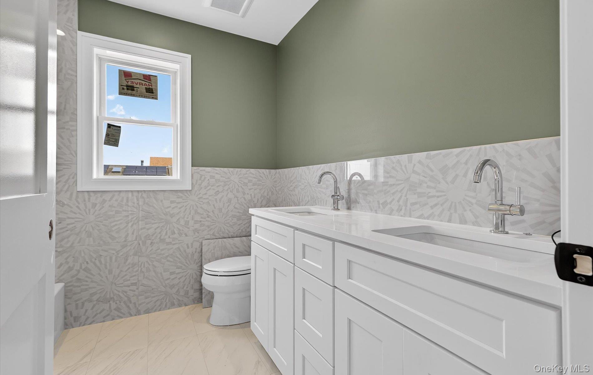 1116 Washington Place, Baldwin Harbor, NY 11510