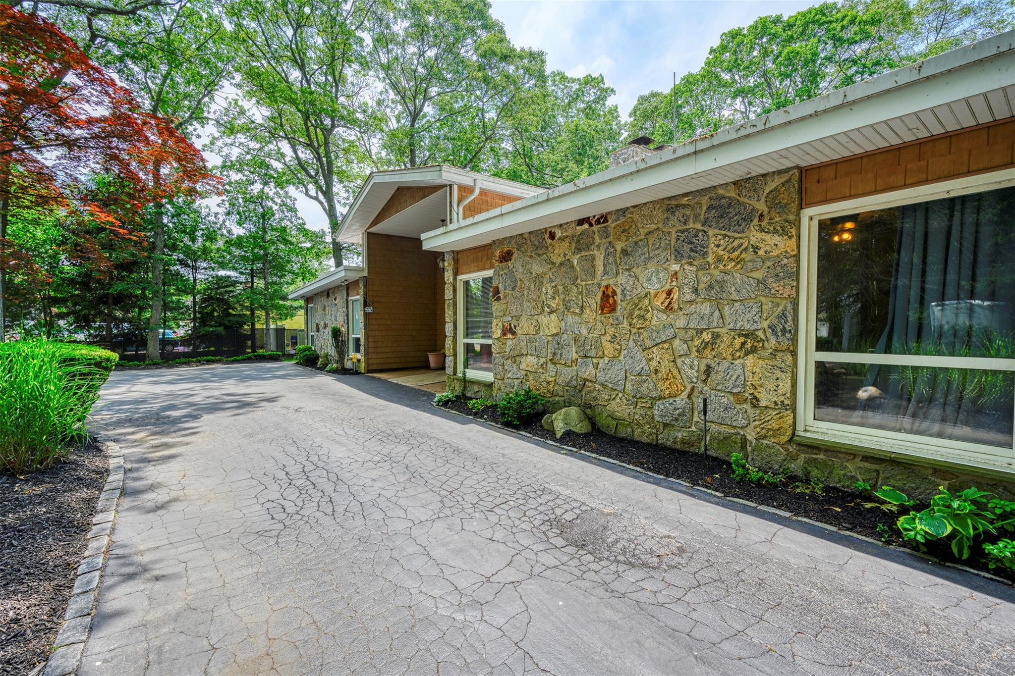 10 Hunter Avenue, Miller Place, NY 11764