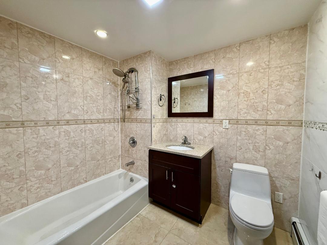 41-42 College Point Boulevard # 3E, Flushing, NY 11355