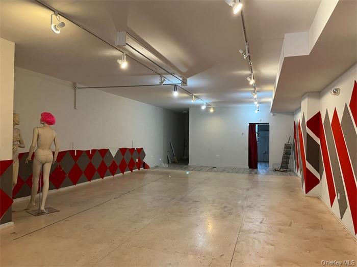 5 Bond Street # 1, Great Neck, NY 11021