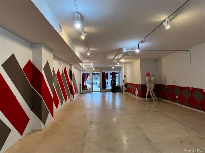 5 Bond Street # 1, Great Neck, NY 11021