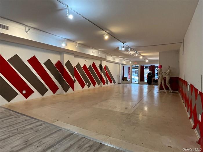 5 Bond Street # 1, Great Neck, NY 11021