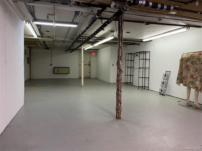 5 Bond Street # 1, Great Neck, NY 11021