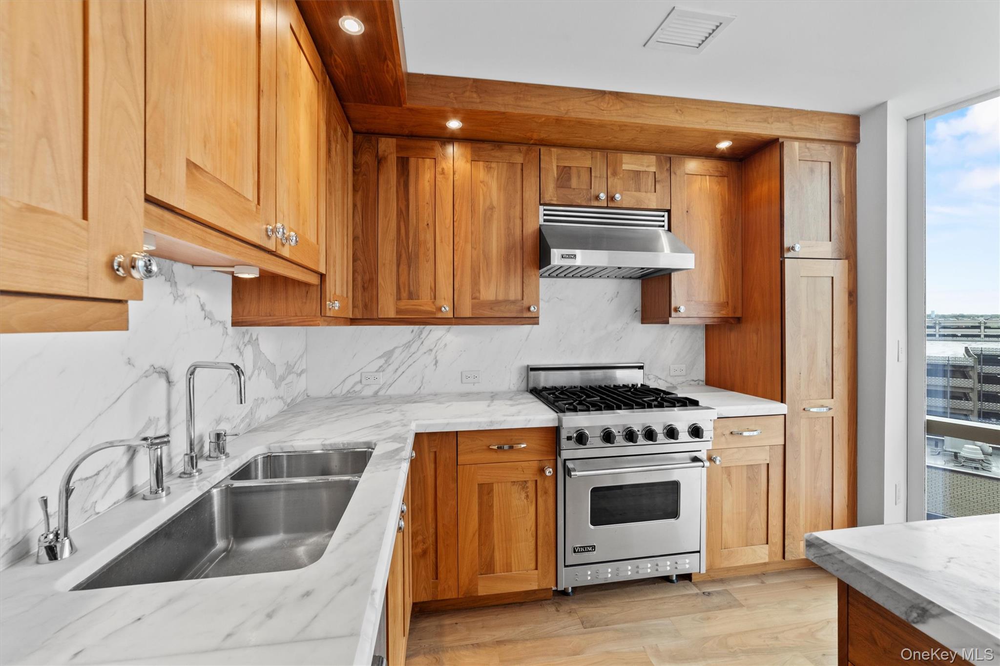 5 Renaissance Square # 10G, White Plains, NY 10601