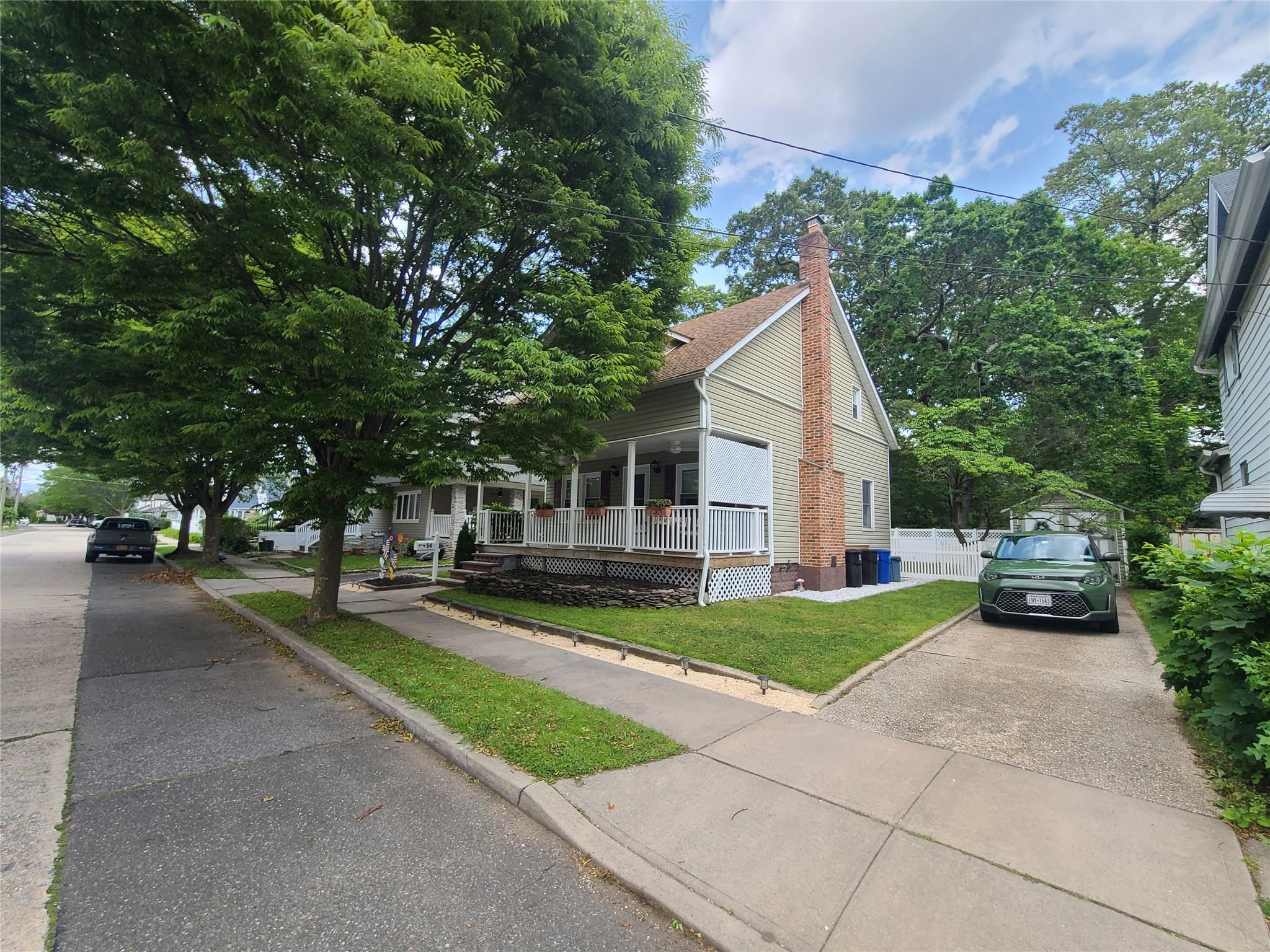 54 Lynbrook Avenue, Lynbrook, NY 11563