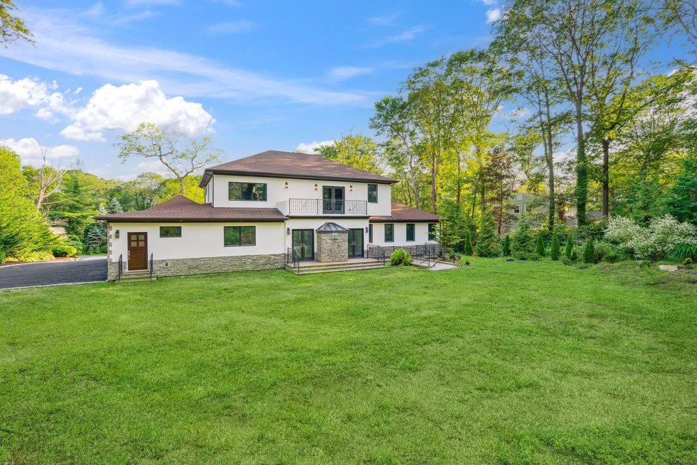 21 Arista Drive, Dix Hills, NY 11746