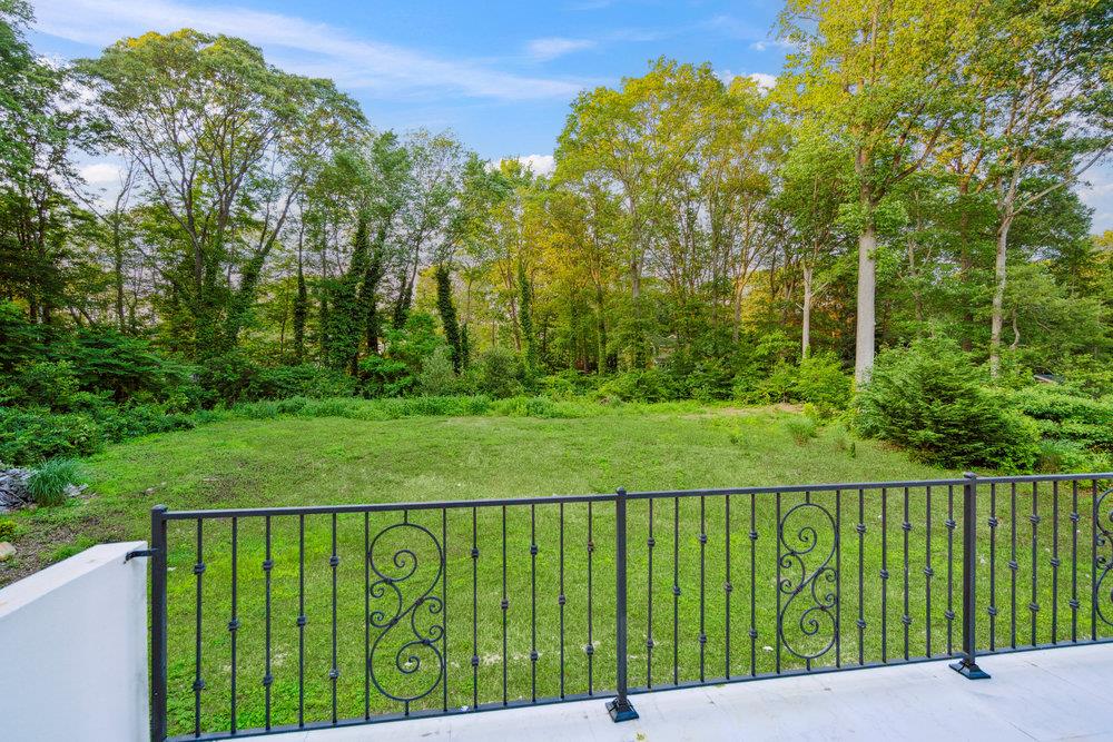 21 Arista Drive, Dix Hills, NY 11746