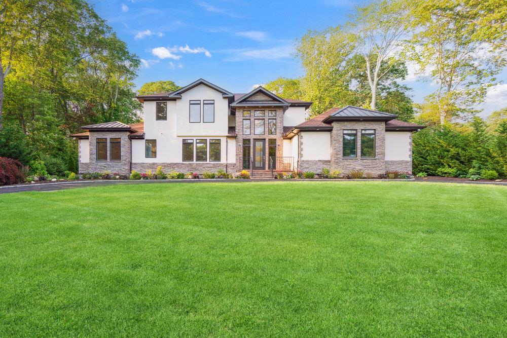 21 Arista Drive, Dix Hills, NY 11746