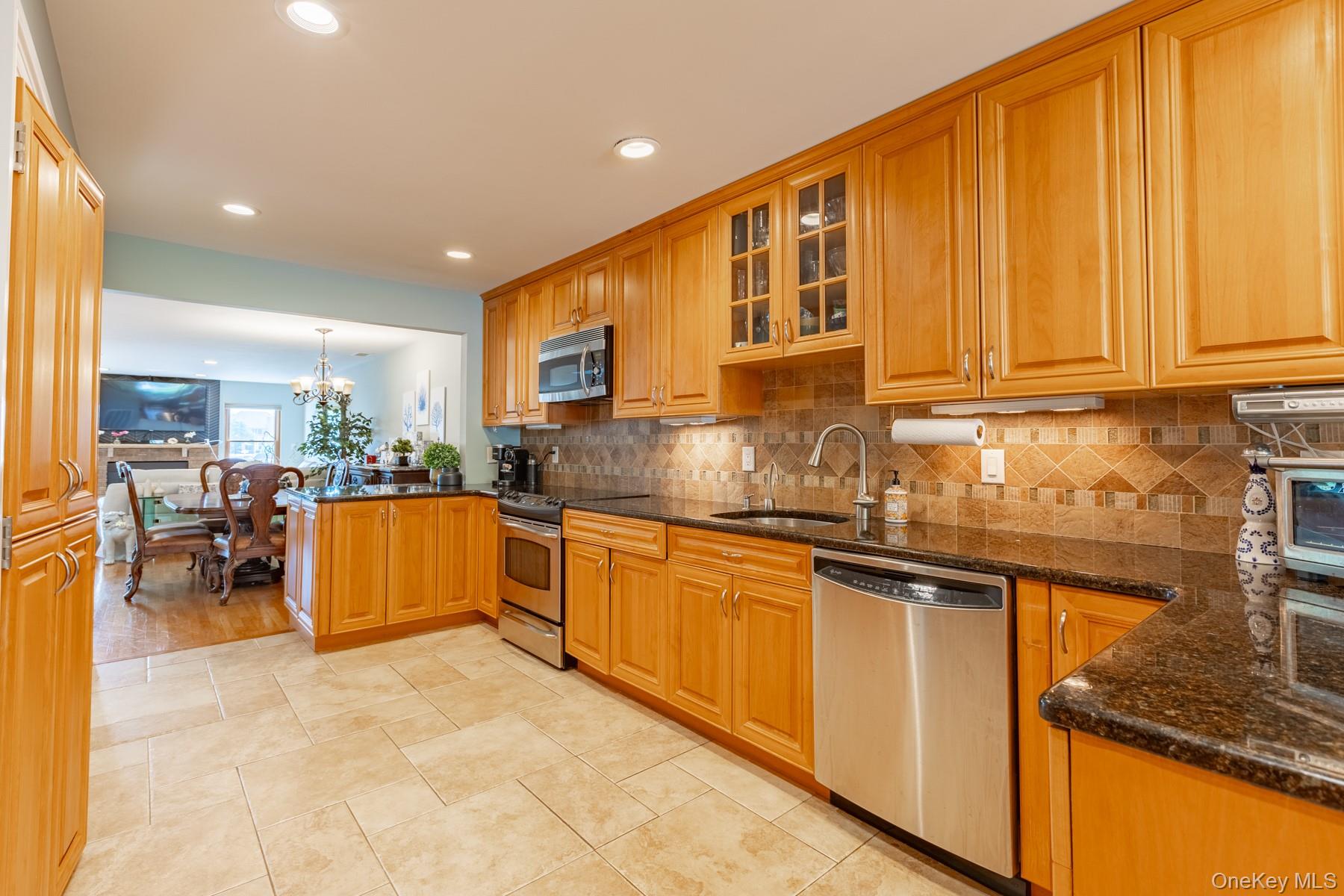 10 Hidden Harbor Drive, Babylon, NY 11702