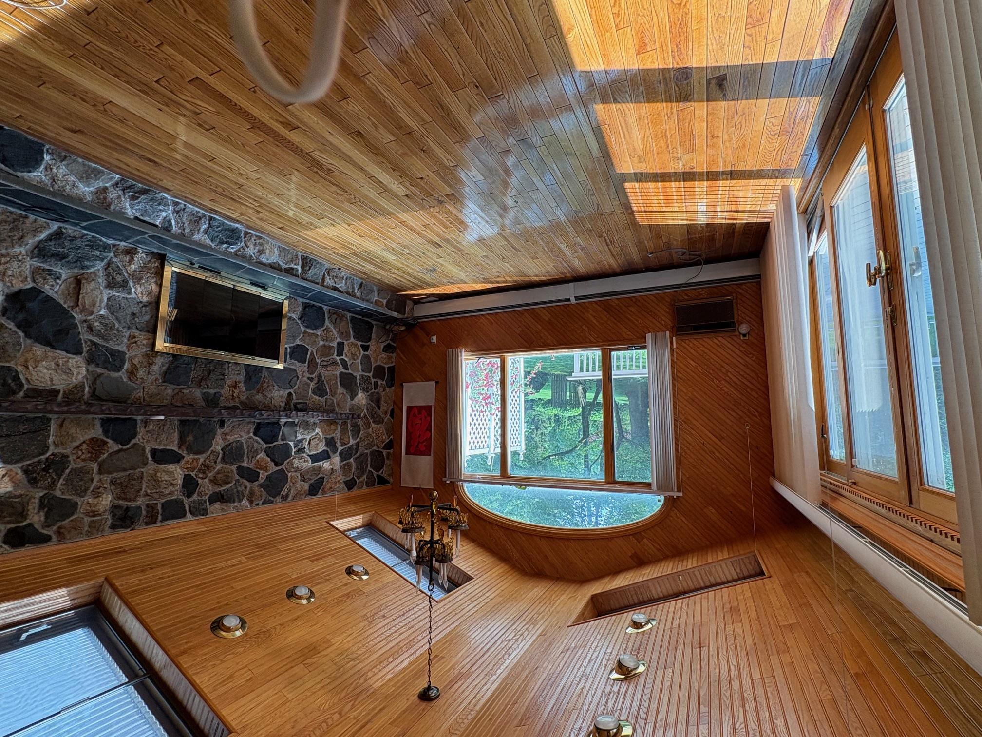 1 Luquer Road, Manhasset, NY 11030