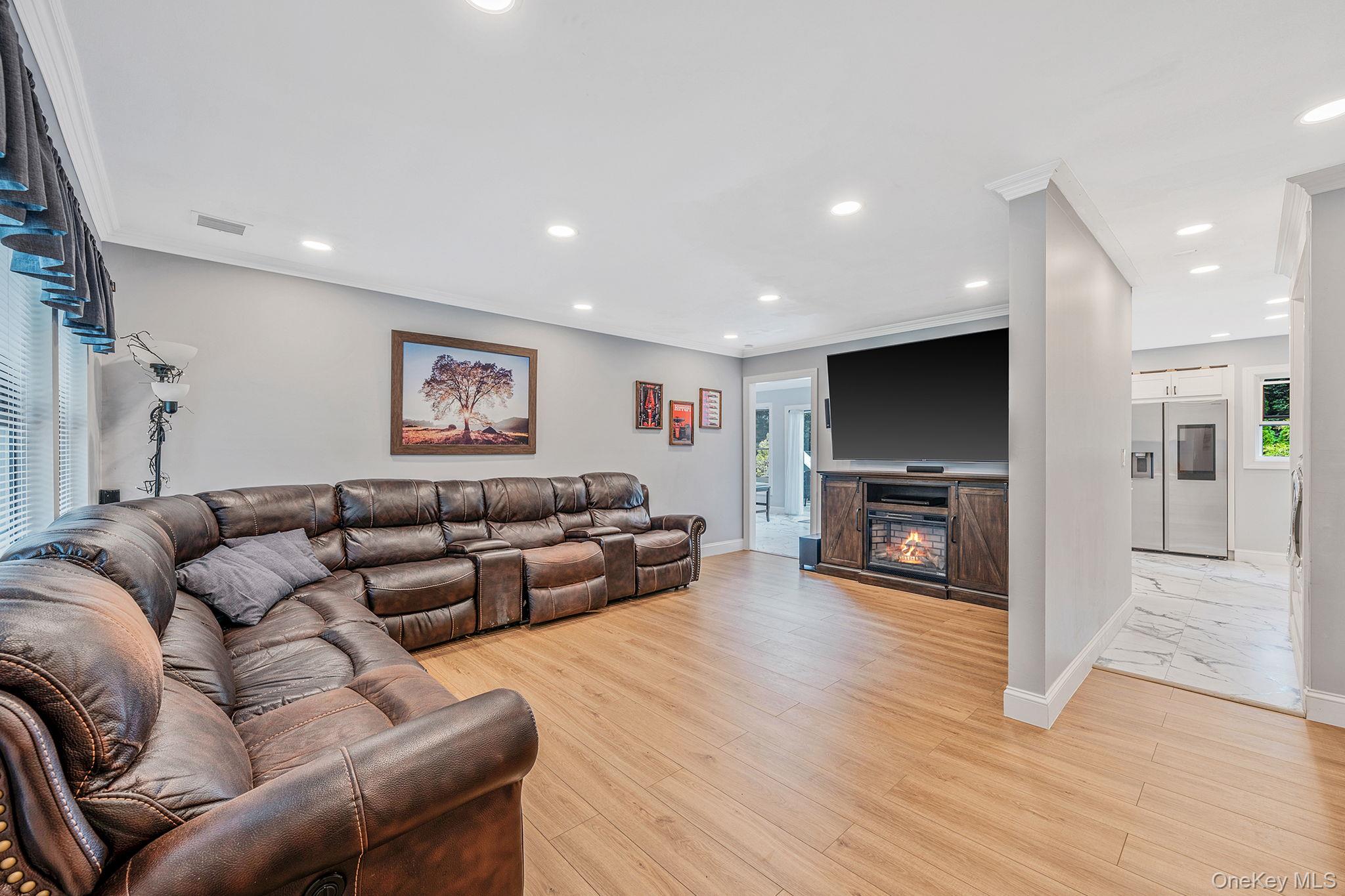 5 Hastings Drive, Ridge, NY 11961