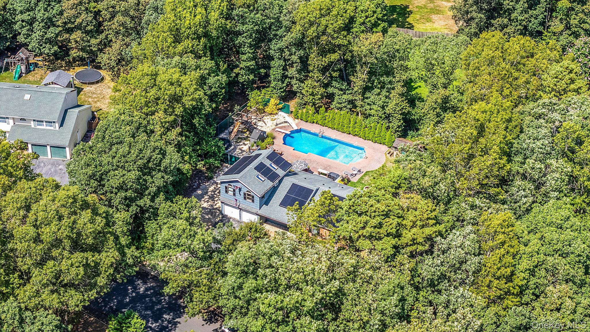 5 Hastings Drive, Ridge, NY 11961