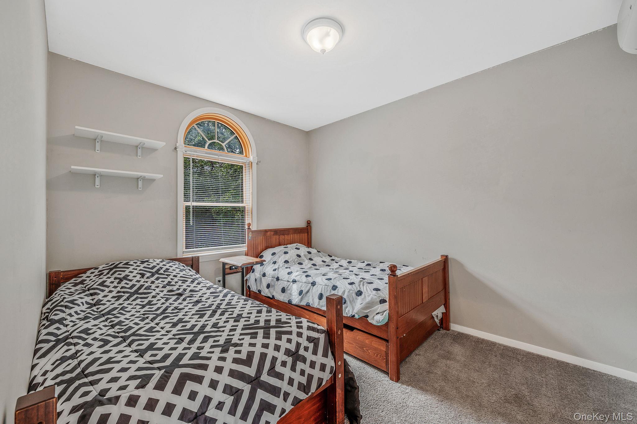 5 Hastings Drive, Ridge, NY 11961