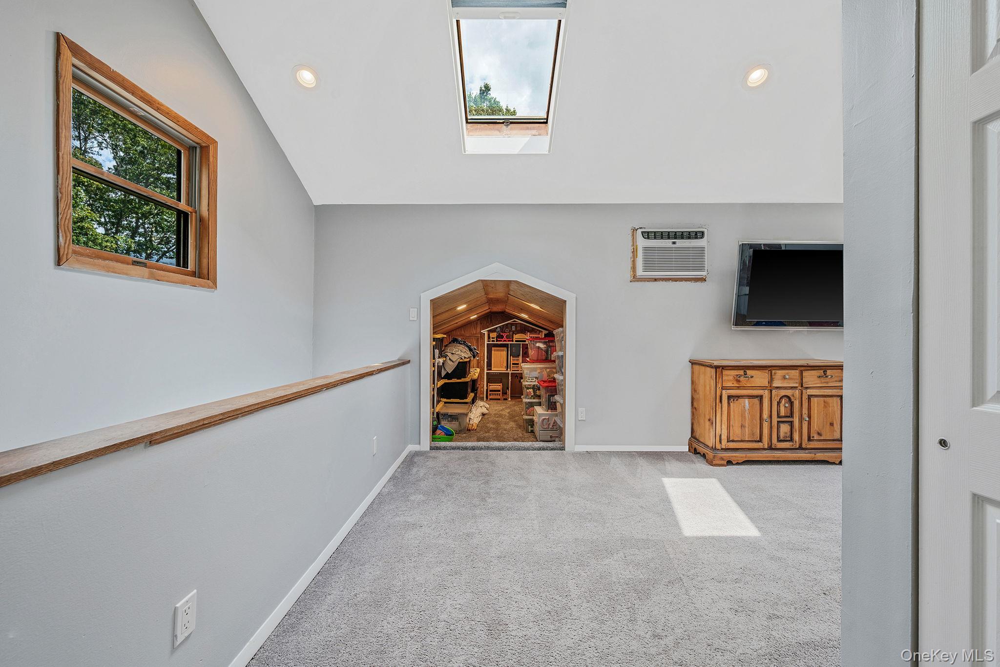 5 Hastings Drive, Ridge, NY 11961