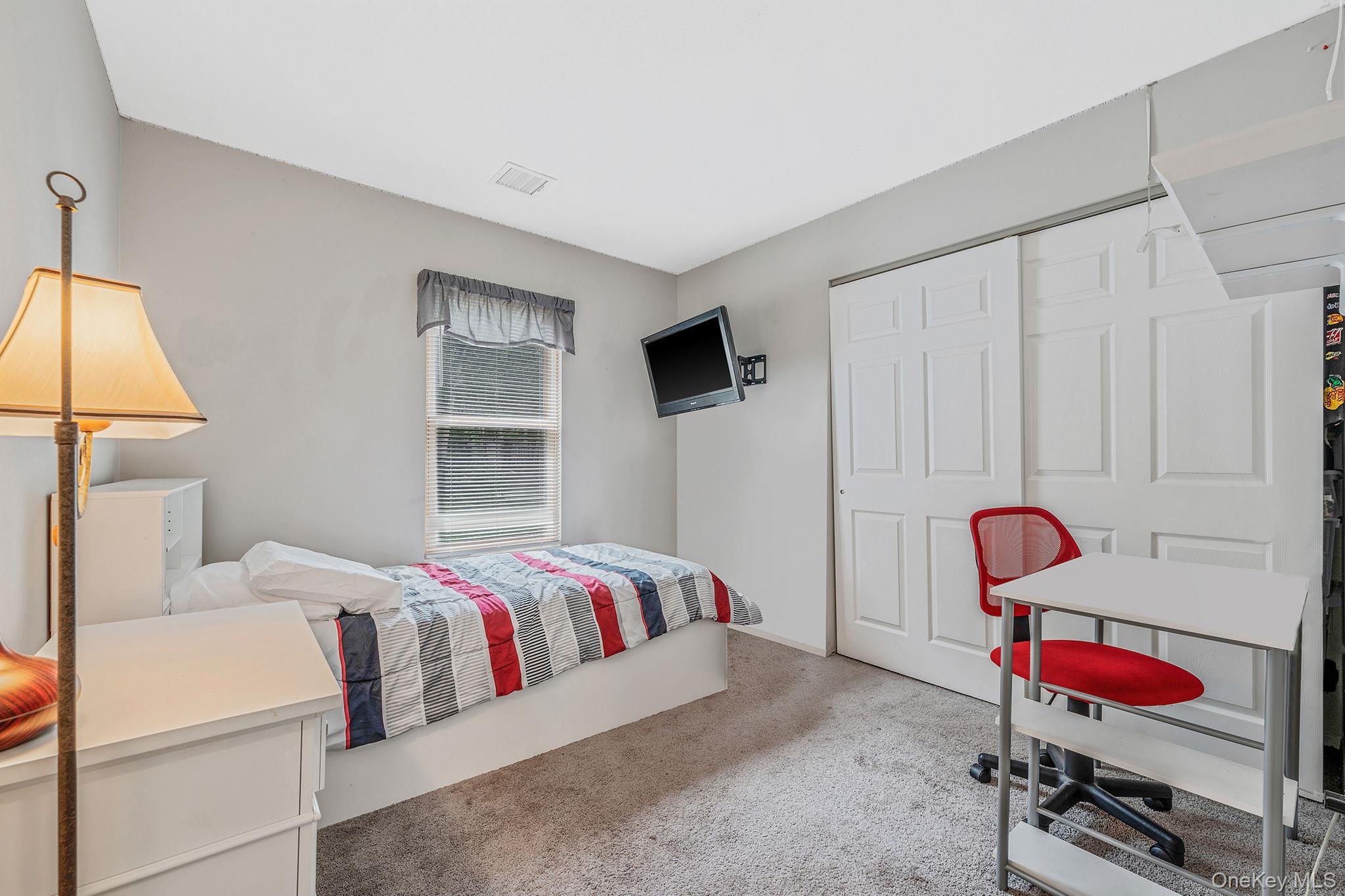 5 Hastings Drive, Ridge, NY 11961