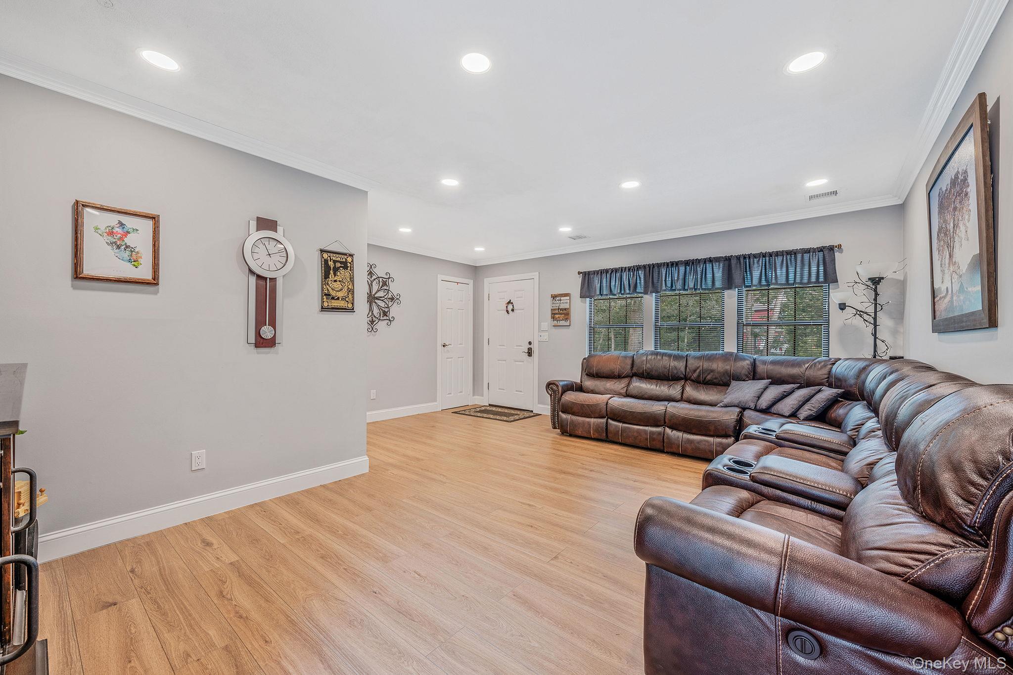 5 Hastings Drive, Ridge, NY 11961