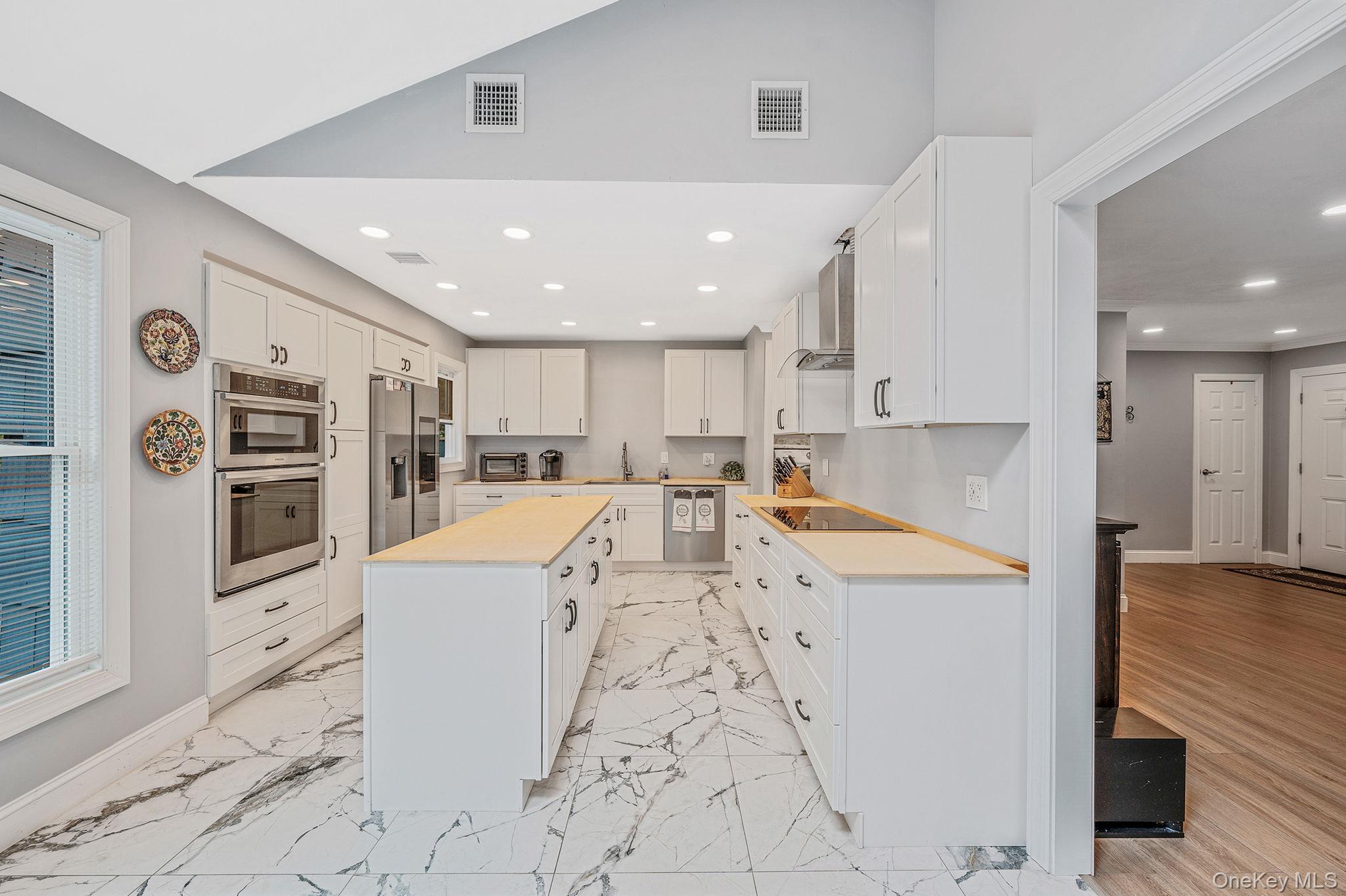 5 Hastings Drive, Ridge, NY 11961