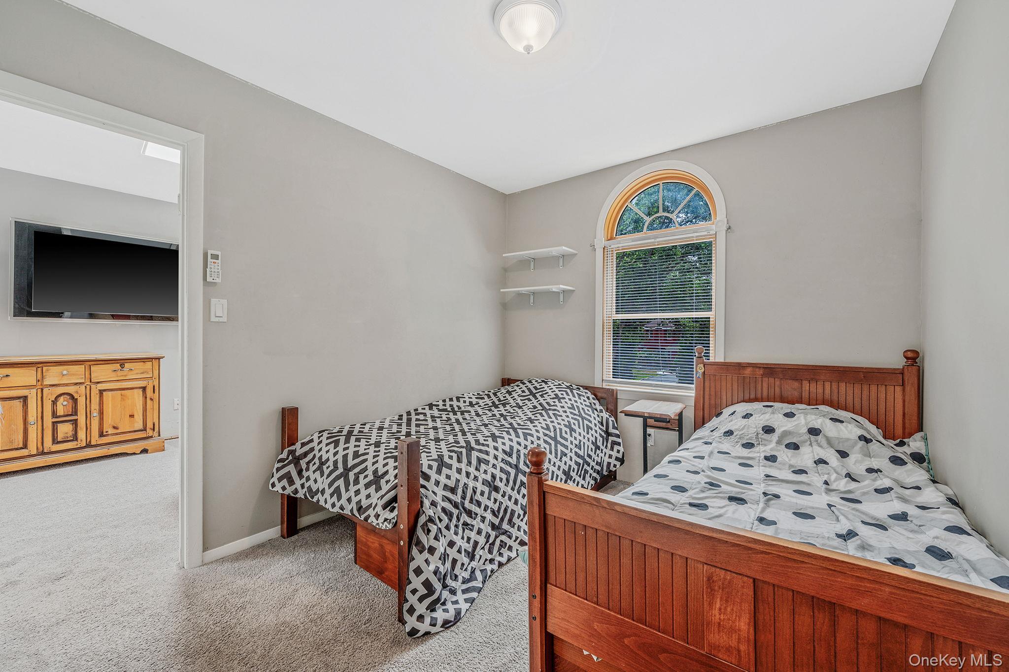 5 Hastings Drive, Ridge, NY 11961