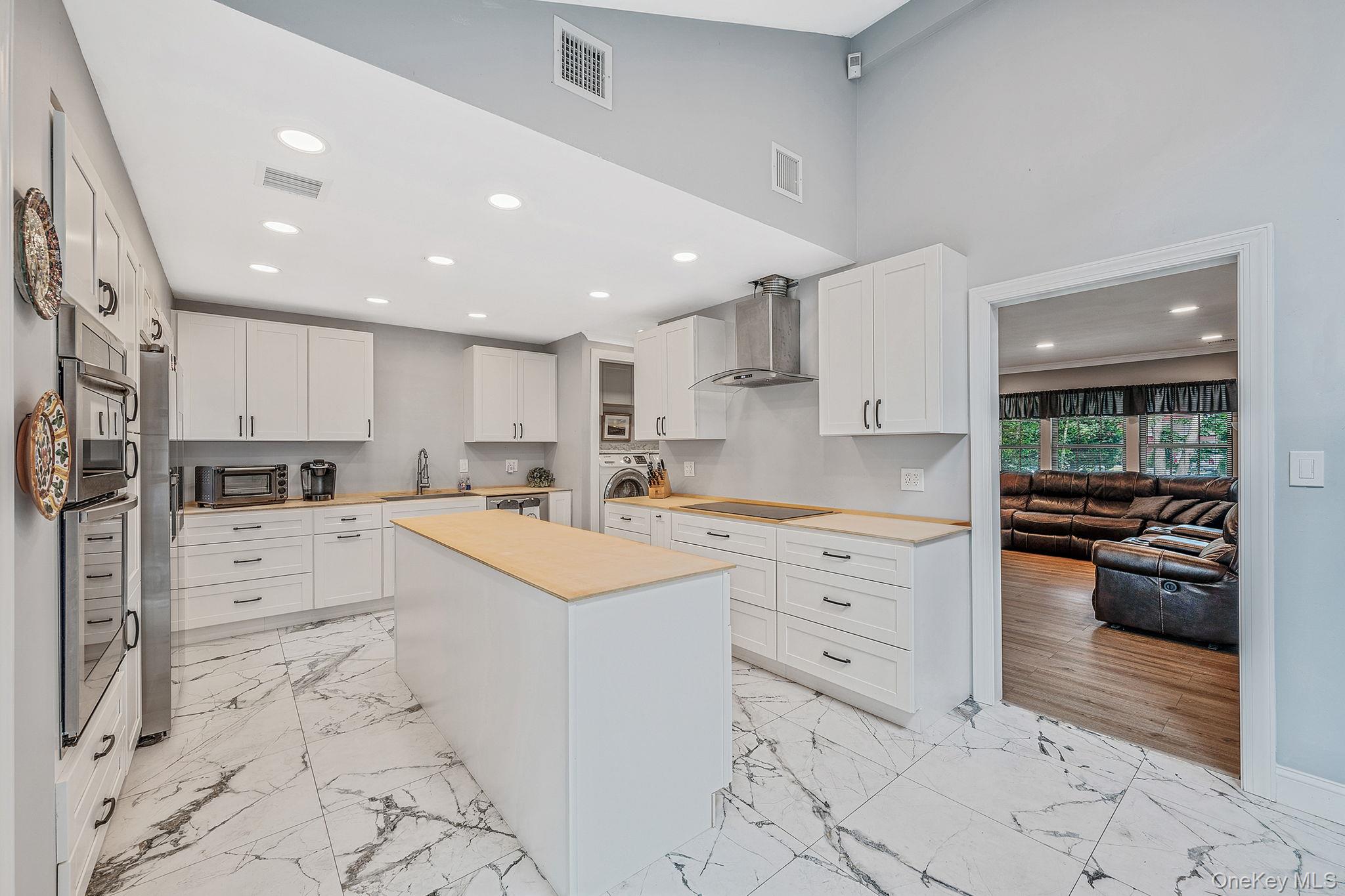 5 Hastings Drive, Ridge, NY 11961