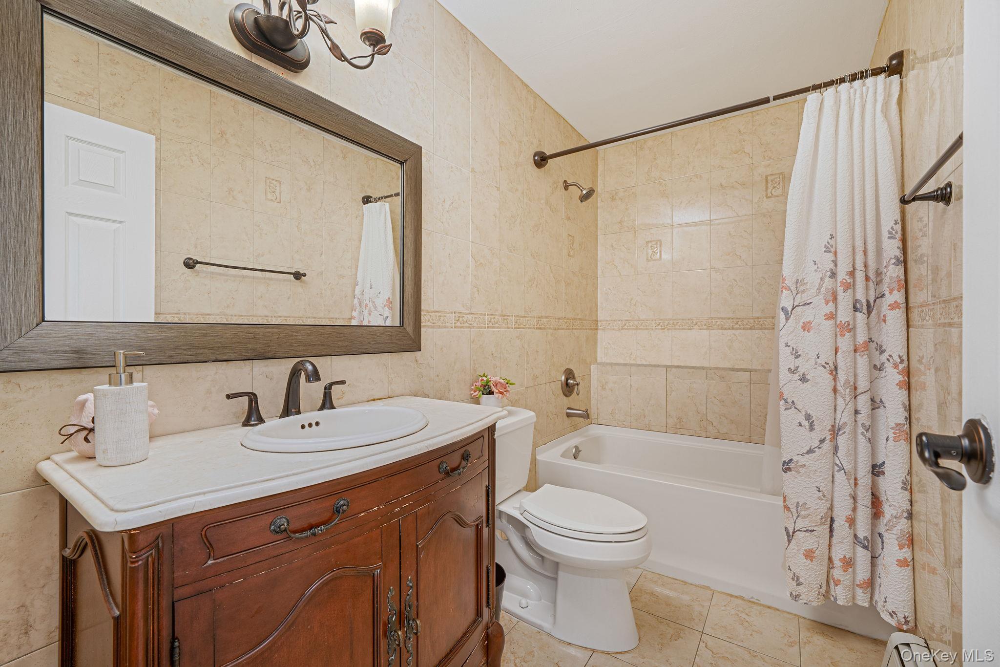 5 Hastings Drive, Ridge, NY 11961