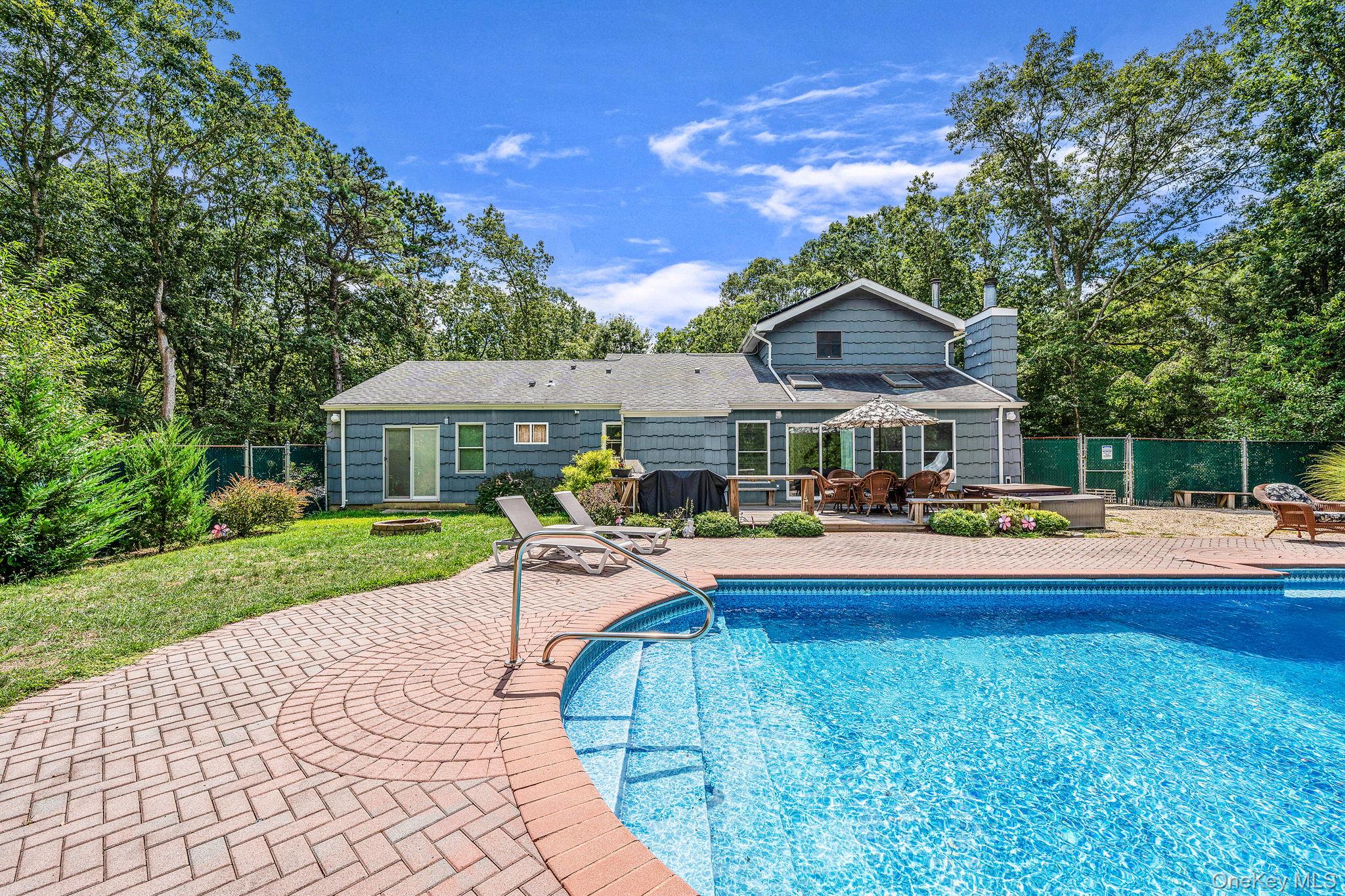 5 Hastings Drive, Ridge, NY 11961