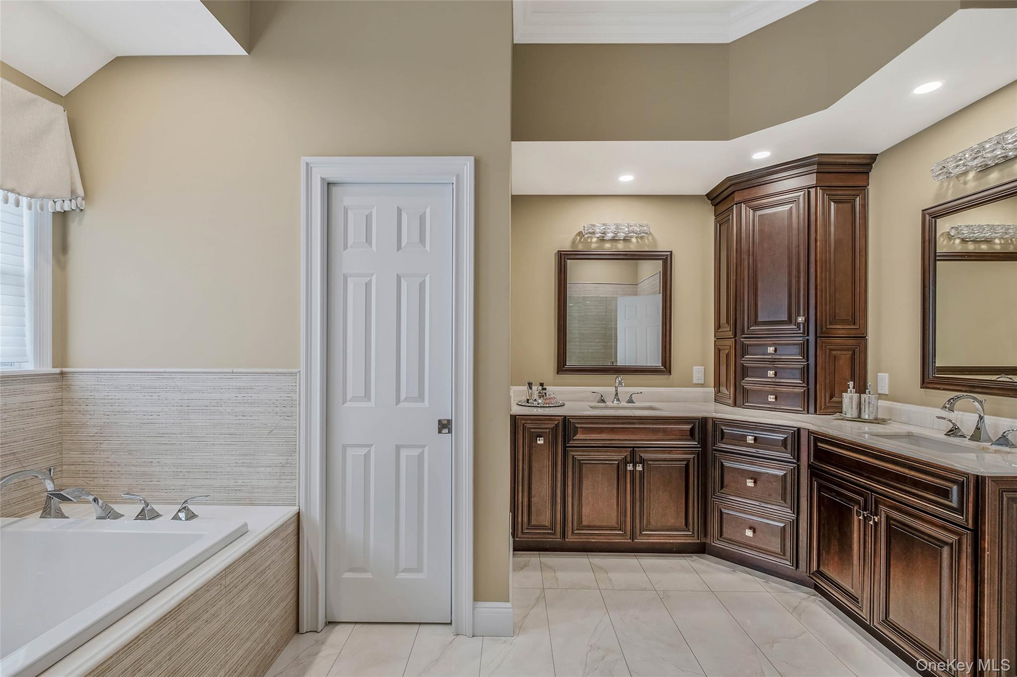 43 Casey Lane, Mount Sinai, NY 11766