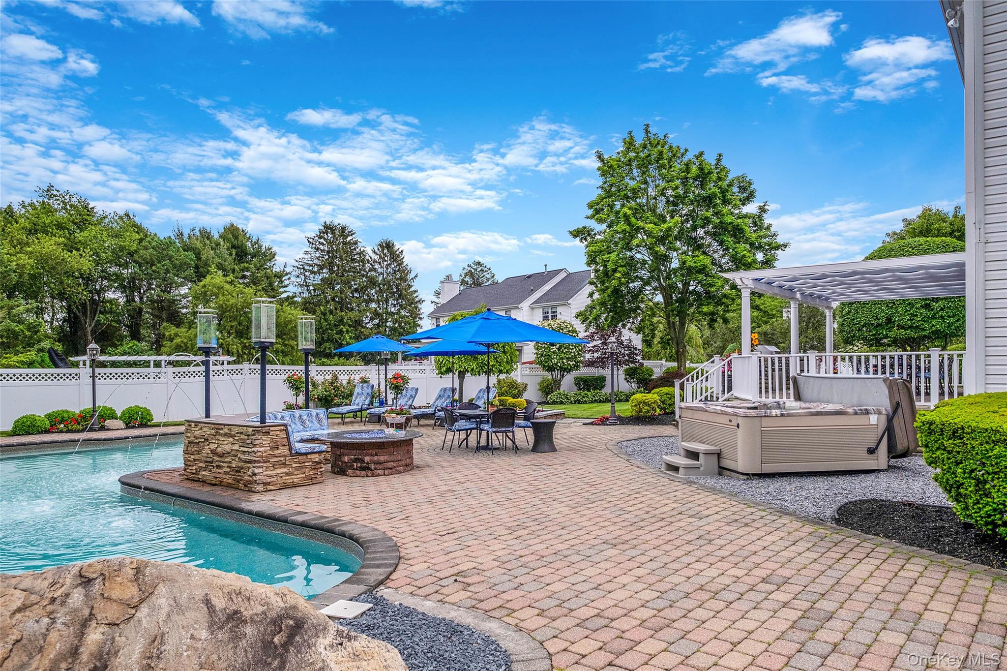 43 Casey Lane, Mount Sinai, NY 11766