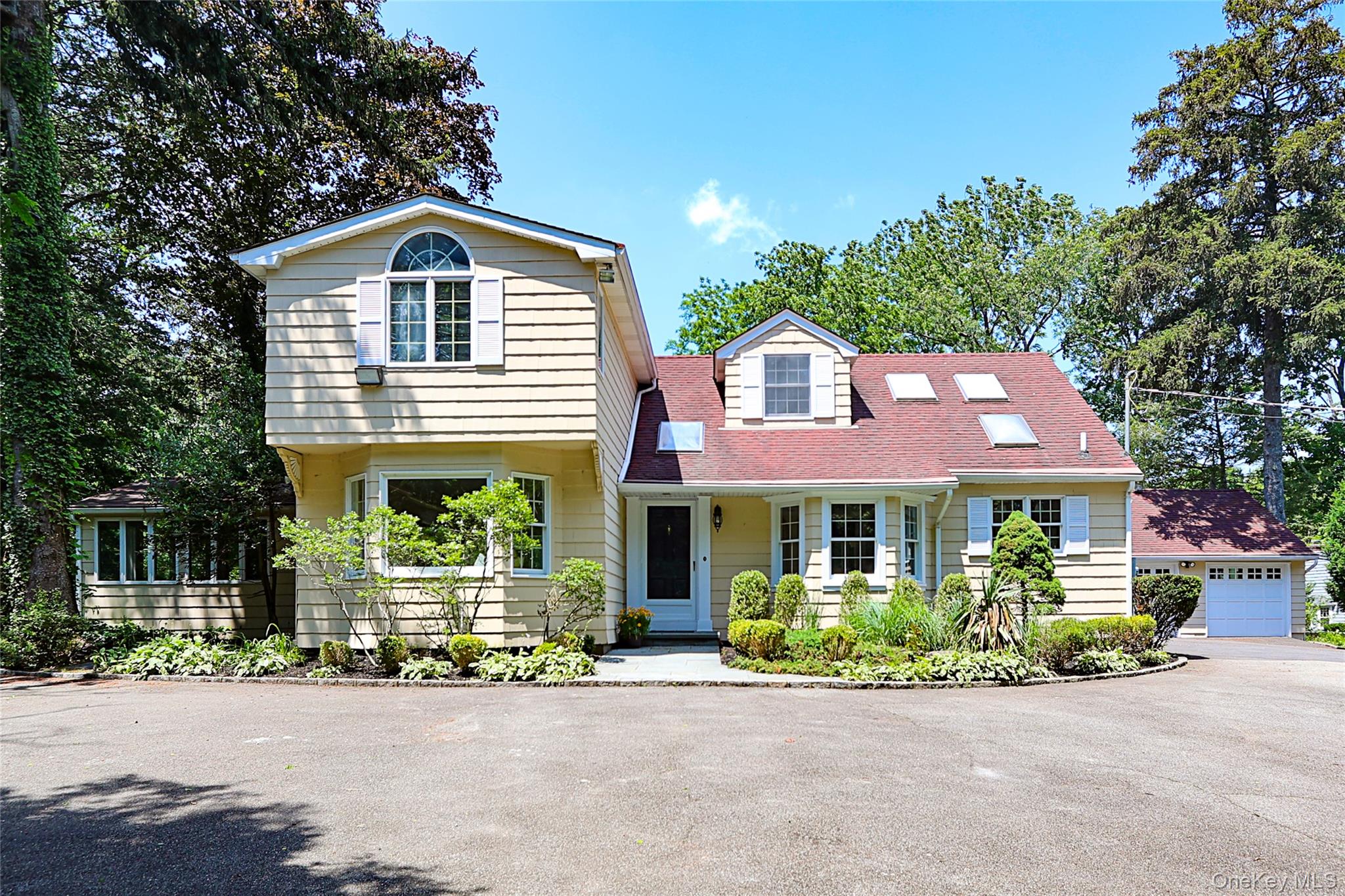 419 Woodbury Road, Woodbury, NY 11797