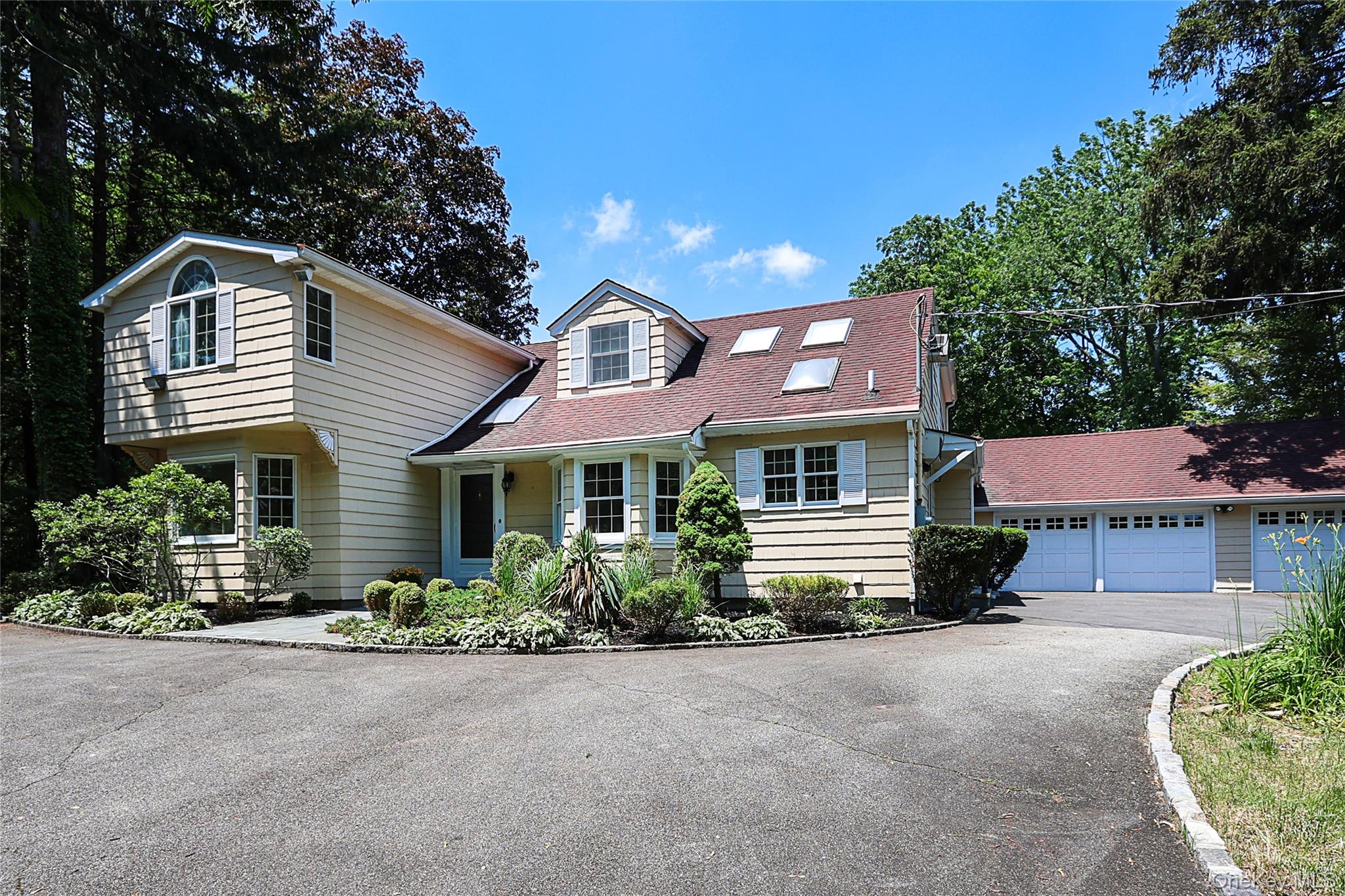 419 Woodbury Road, Woodbury, NY 11797