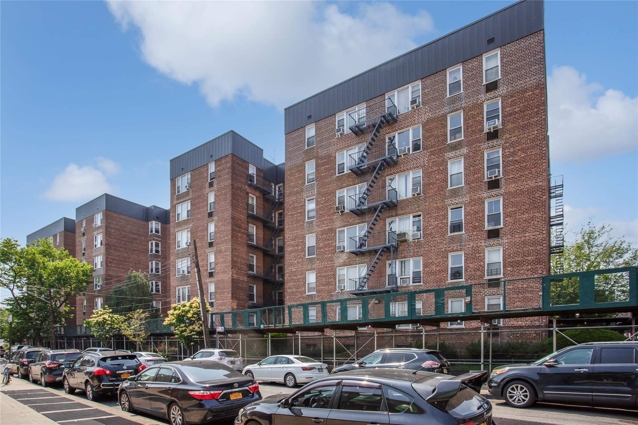 83-37 Saint James Avenue # 2R, Elmhurst, NY 11373