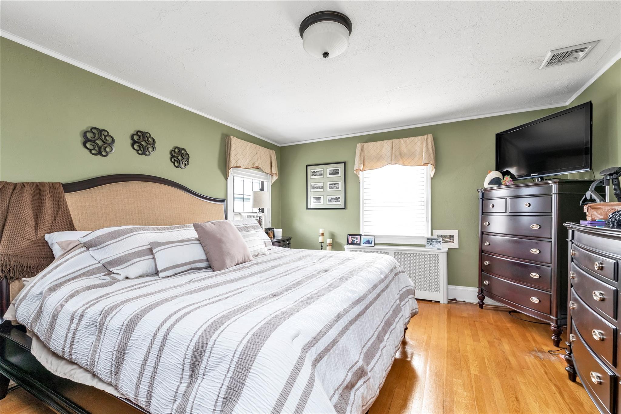 45 Henry Street, Merrick, NY 11566