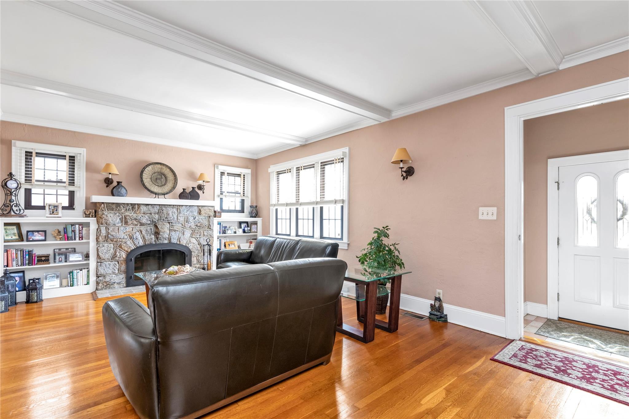 45 Henry Street, Merrick, NY 11566