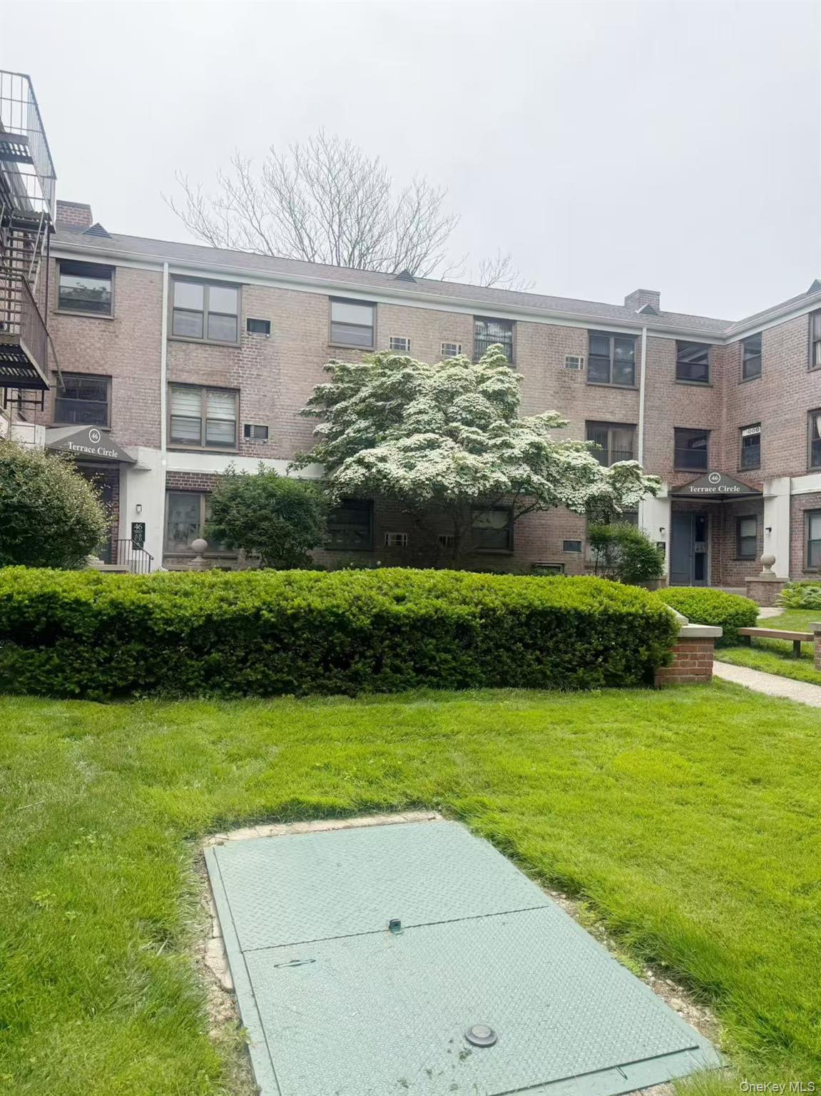 46 Terrace Circle # 2C, Great Neck, NY 11021