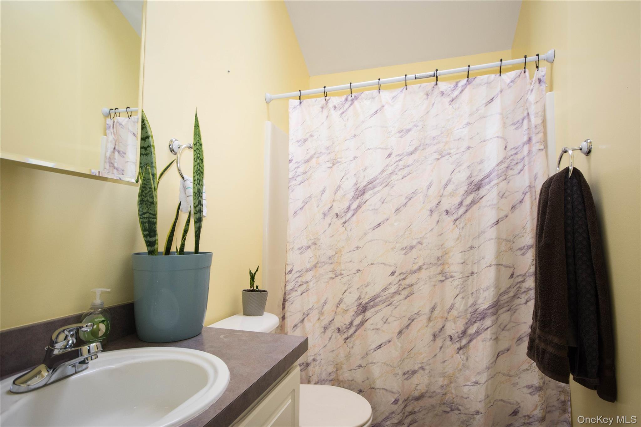 132 N Woods Road, Baiting Hollow, NY 11933