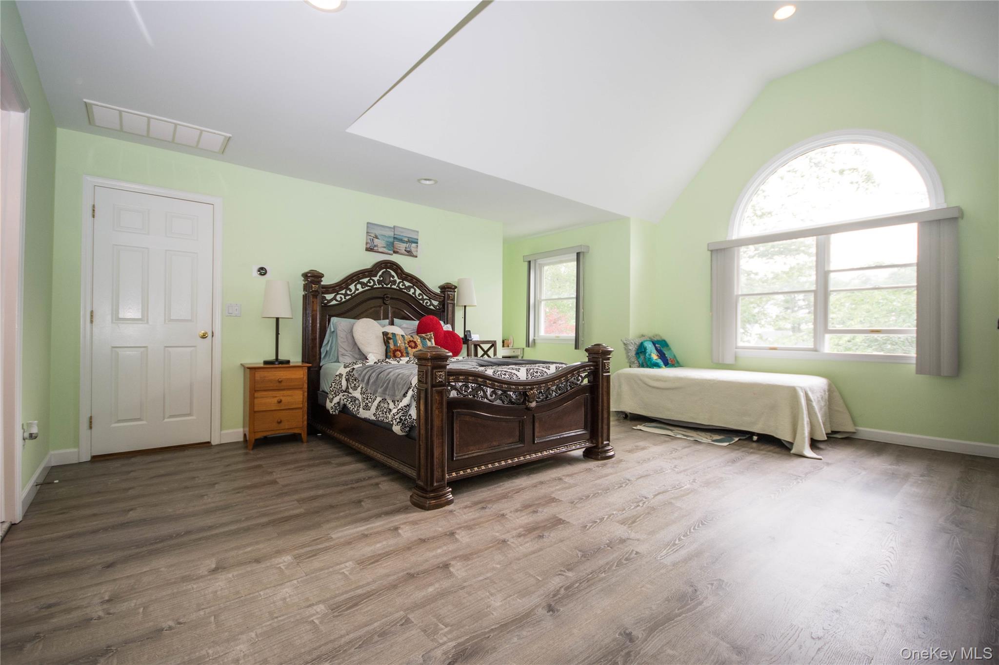 132 N Woods Road, Baiting Hollow, NY 11933