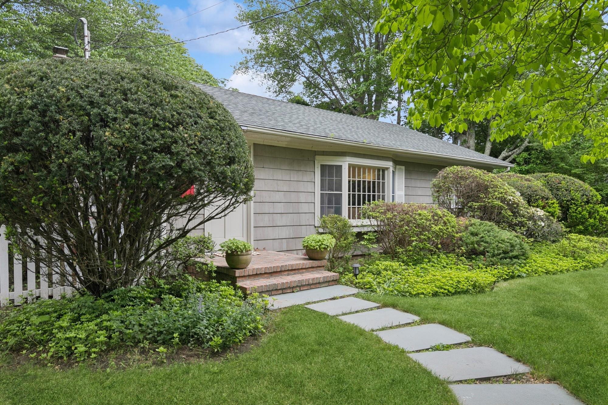 14 Cooper Lane, East Hampton, NY 11937
