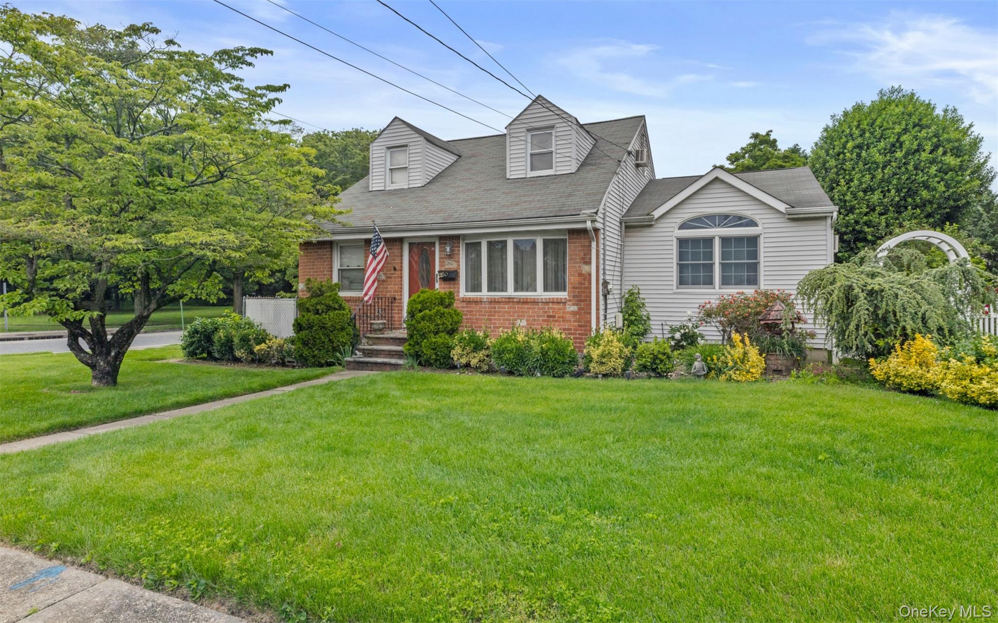 84 Charles Street, Mineola, NY 11501