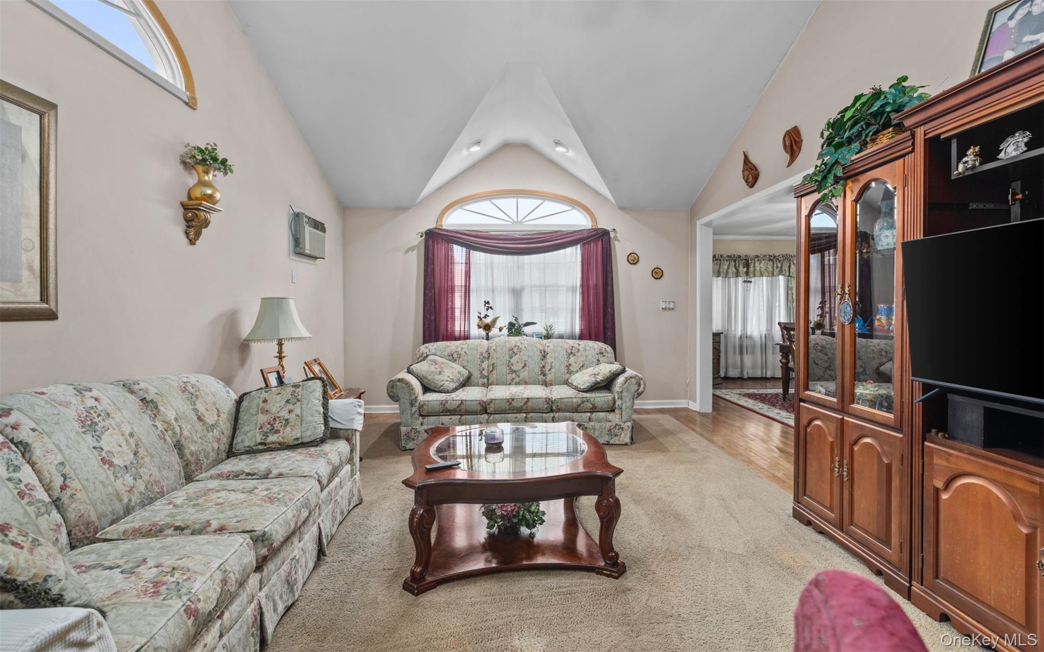 84 Charles Street, Mineola, NY 11501