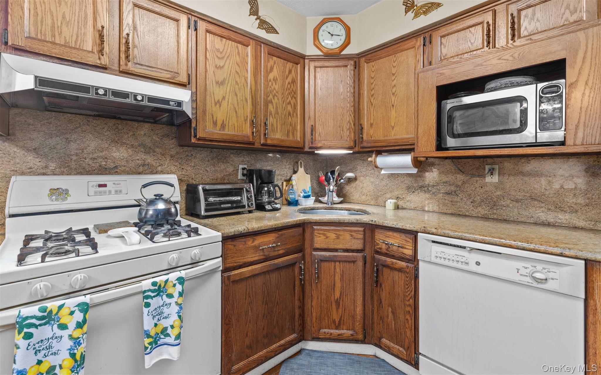 84 Charles Street, Mineola, NY 11501