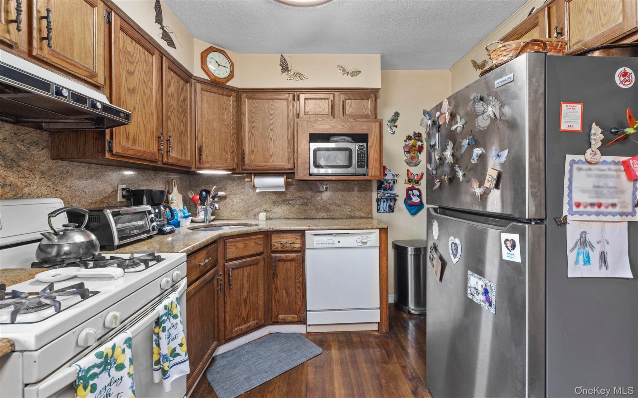 84 Charles Street, Mineola, NY 11501