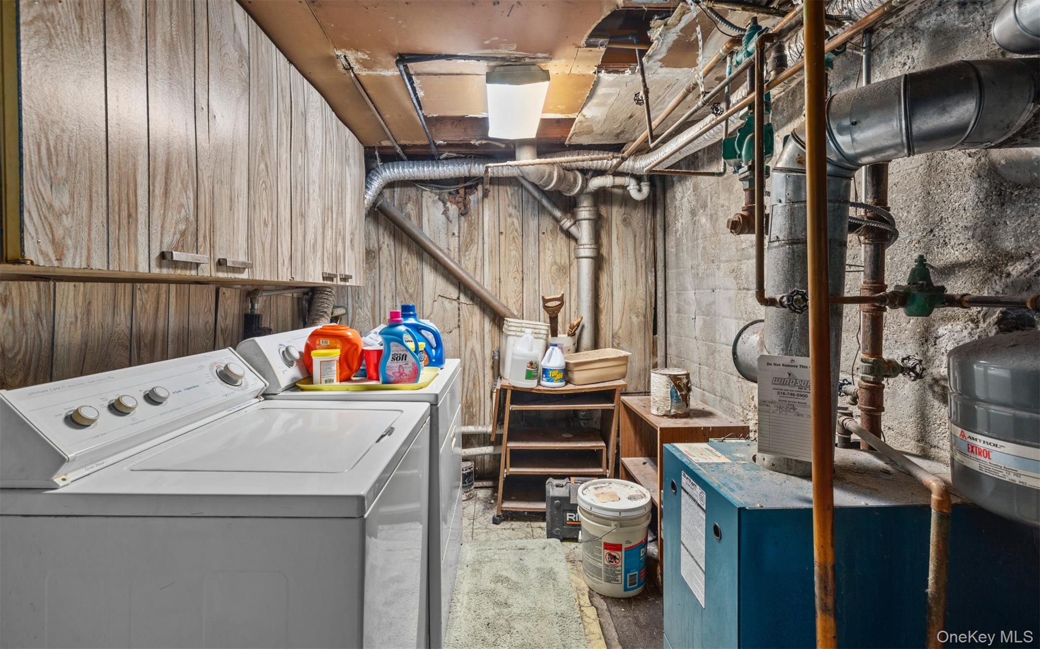 84 Charles Street, Mineola, NY 11501