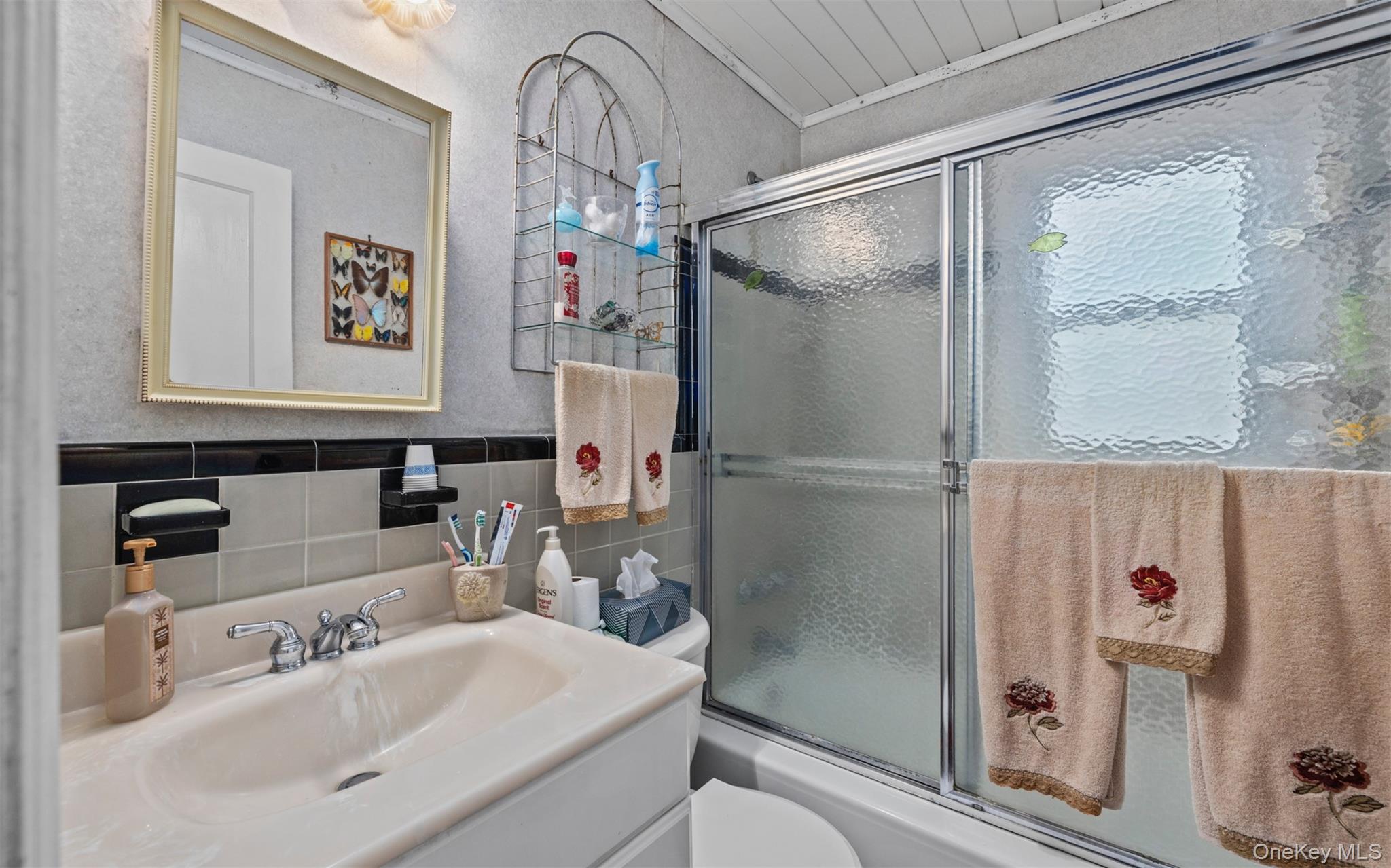 84 Charles Street, Mineola, NY 11501